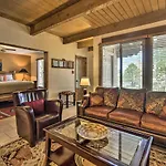 Adobe-Style Abode With Amenities - Walk To Plaza!