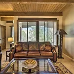 Adobe-Style Abode With Amenities - Walk To Plaza!