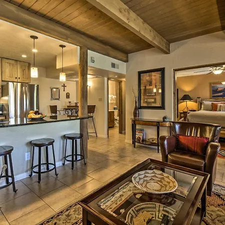 Walkable Adobe-style Abode W/ Community Amenities! Holiday home