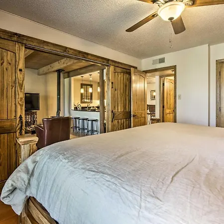 Walkable Adobe-style Abode W/ Community Amenities! Holiday home